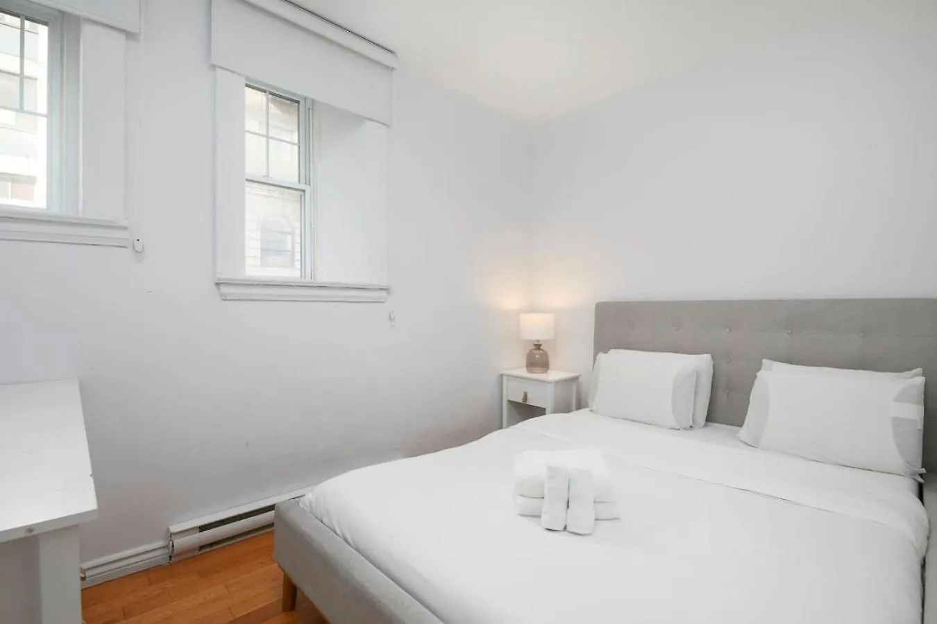 Elegant 4 Bedroom Residence In Downtown Mtl Zh6 Montreal Apartment
